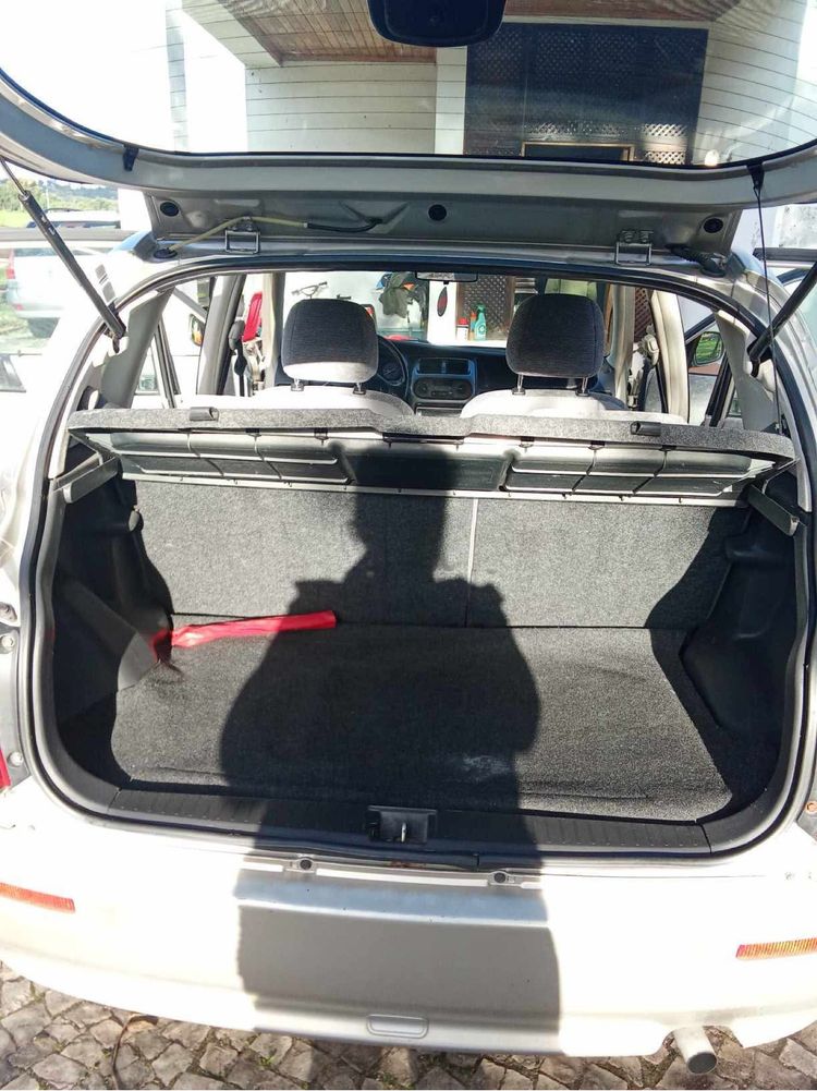Daihatsu Sirion 1.0 – Econômico