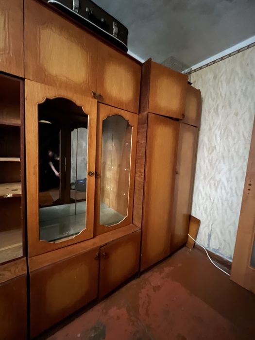 Шафа стінка в кімнату