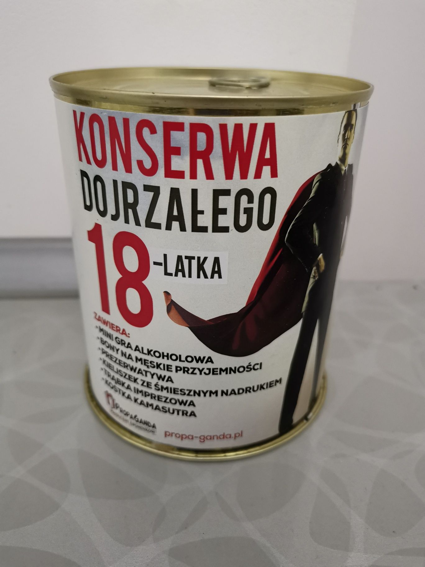 Konserwa dojrzałego 18 latka - prezent na urodziny