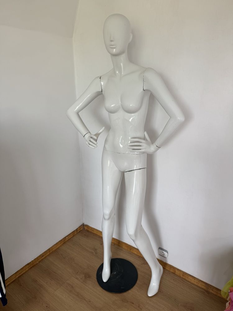 Sprzedam biały manekin calopostaciowy sklep