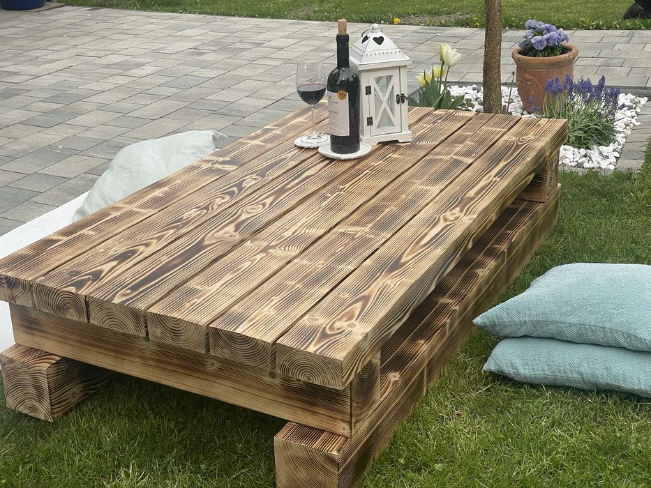 Drewniany stolik kawowy