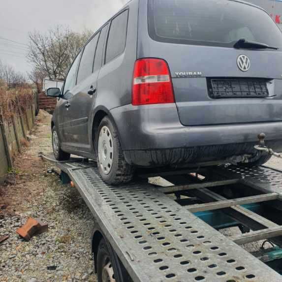 Volkswagen Touran 1.6 FSI kod lakieru LD7X, manual  na części