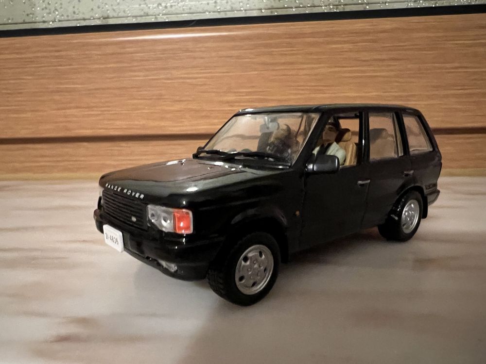 Range Rover 4.6 HSE do 007 1:43