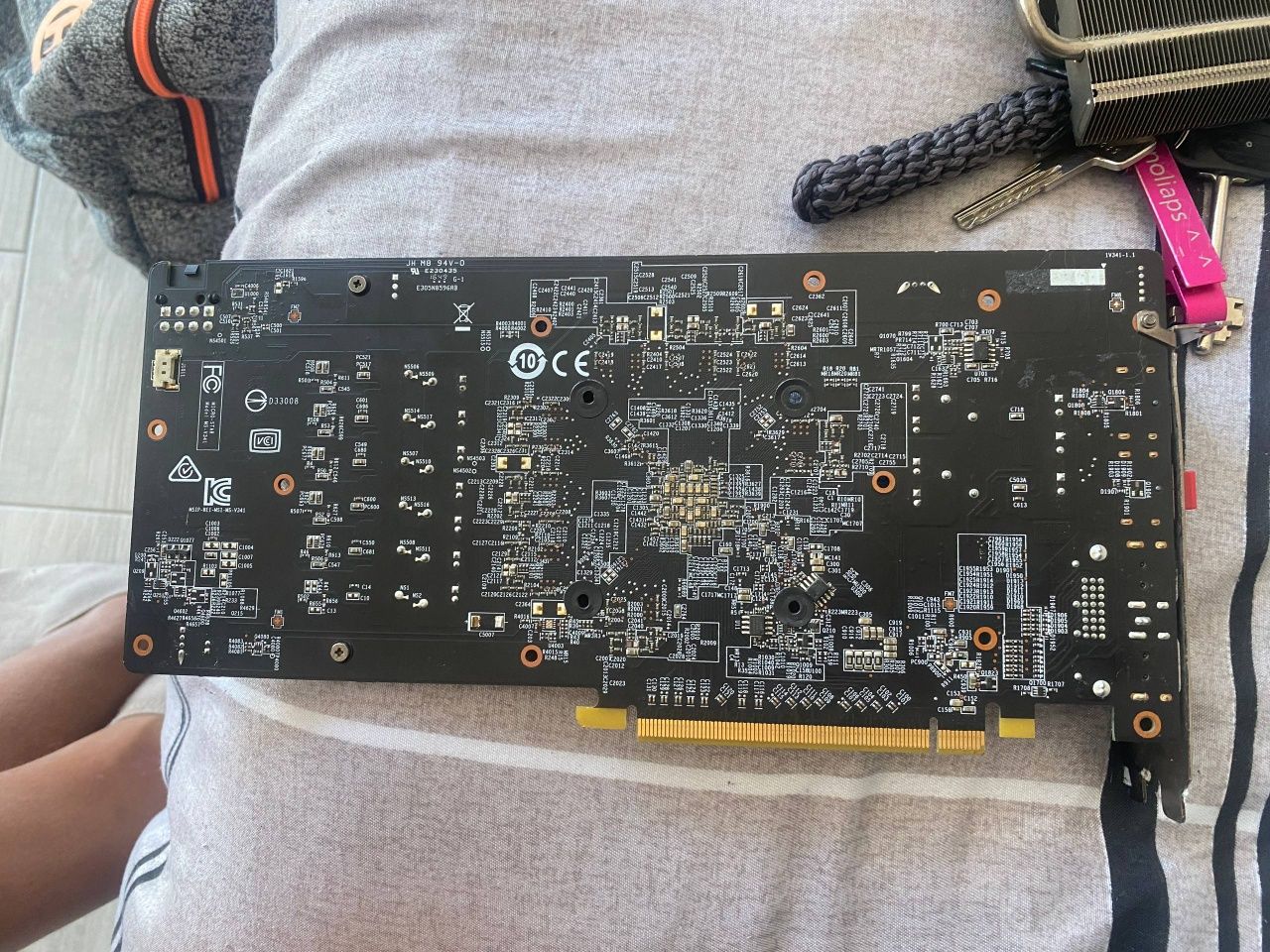 Продам нерабочую видеокарту RX580(8GB)
