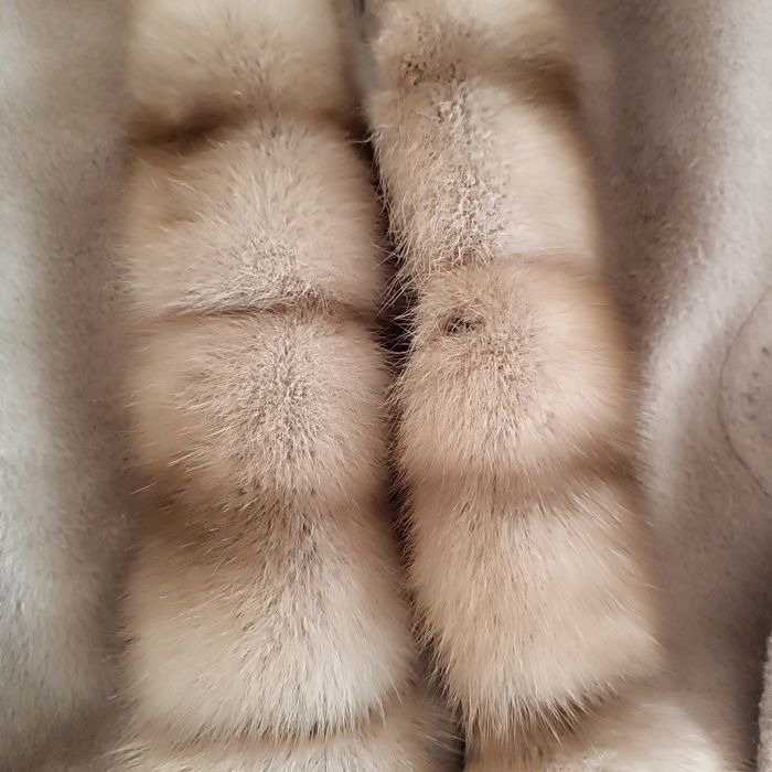 Соболь пальто шуба розмір L, XL не норкова