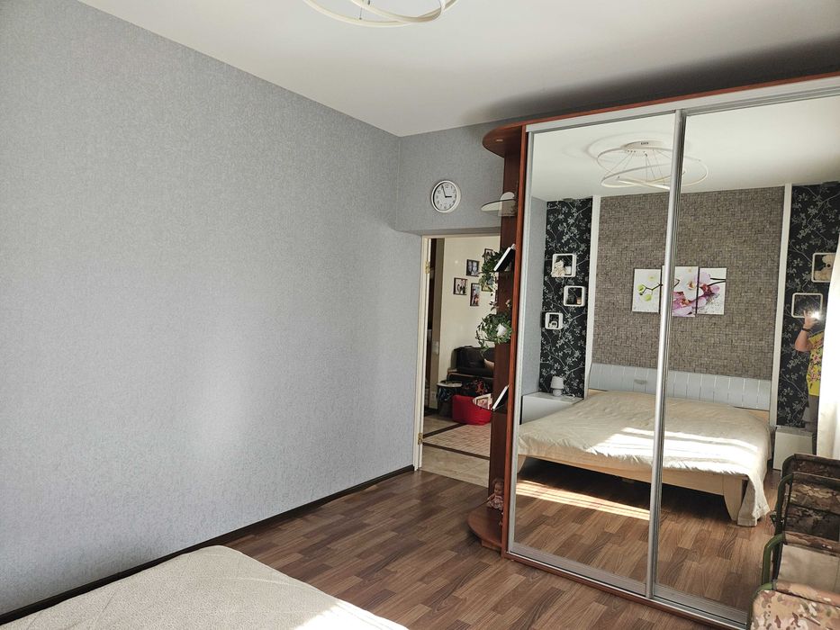 Продаж  будинку і готового бізнесу з ділянкою на 100 соток,