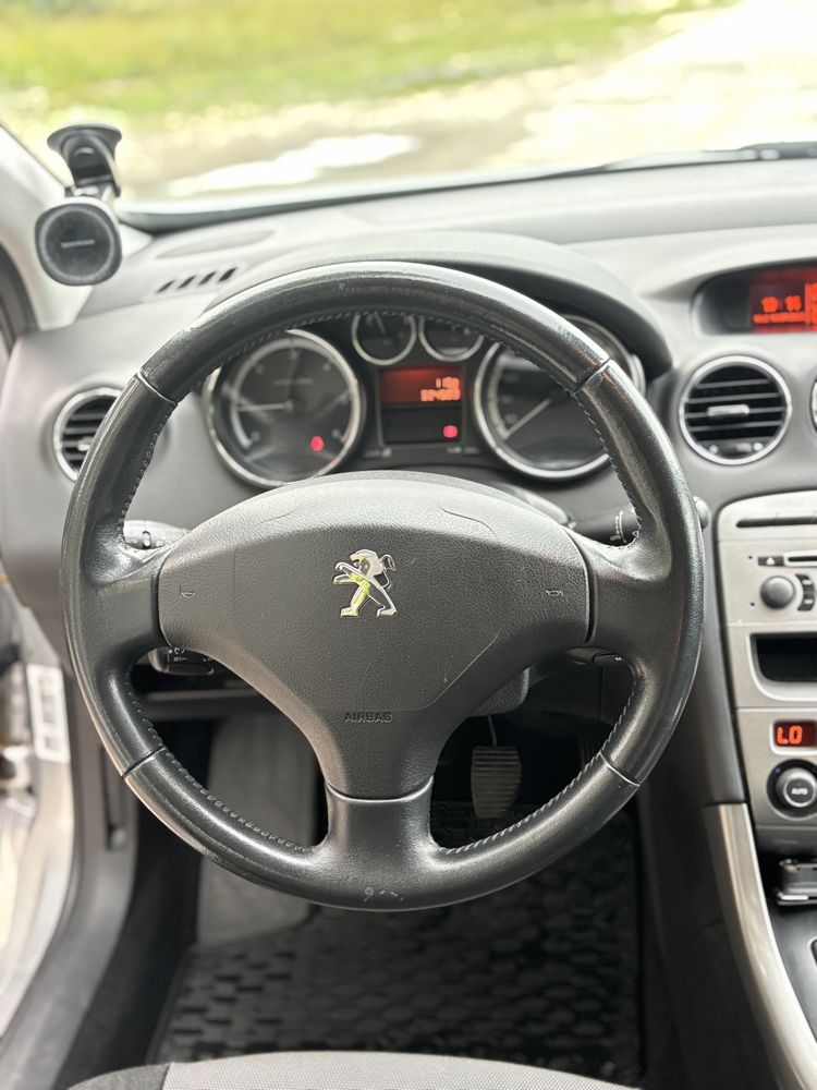 Peugeot 308 hatchback