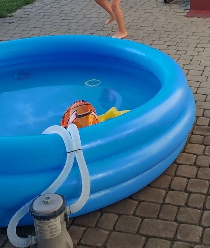 Basen, pompa z filtrem.