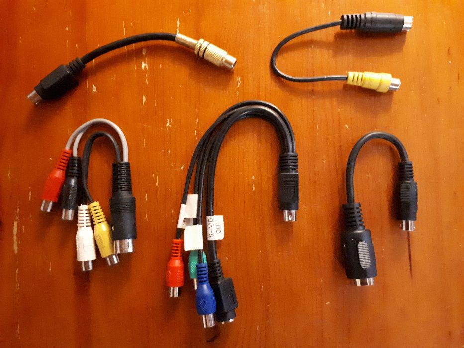 Lote de cabos e adaptadores audio, video, etc. (34 peças)