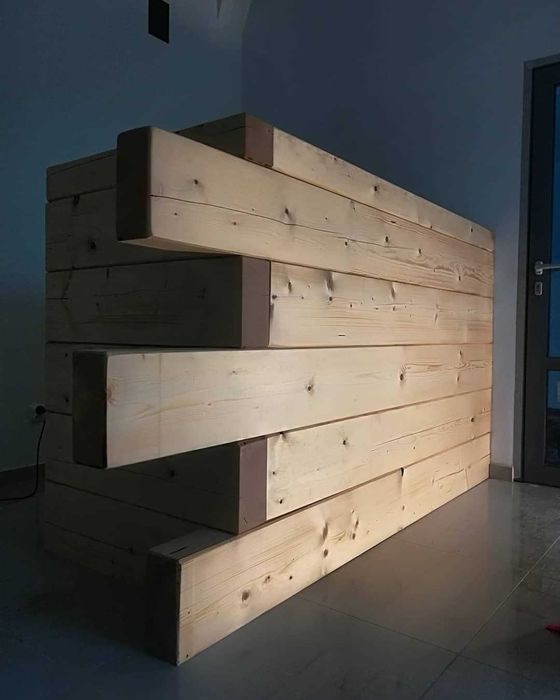 Drewniana recepcja, lada, bar