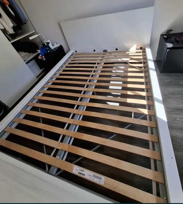 Cama de casal Ikea Malm branca 160x200 com estrado