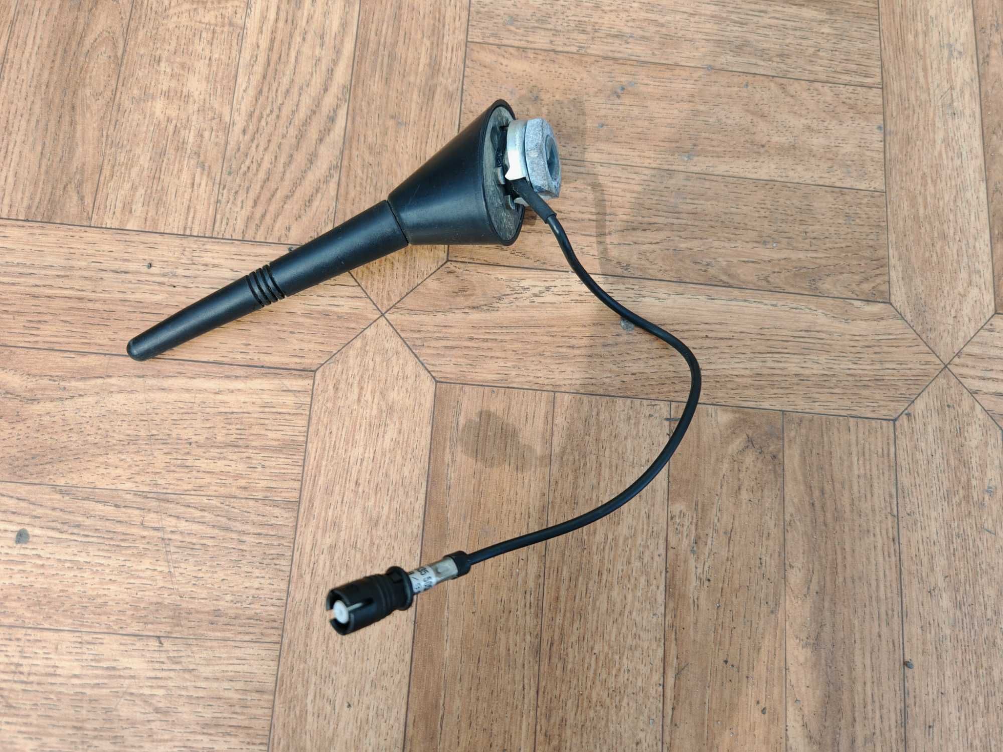Volkswagen Golf IV Antena krótka + wiązka