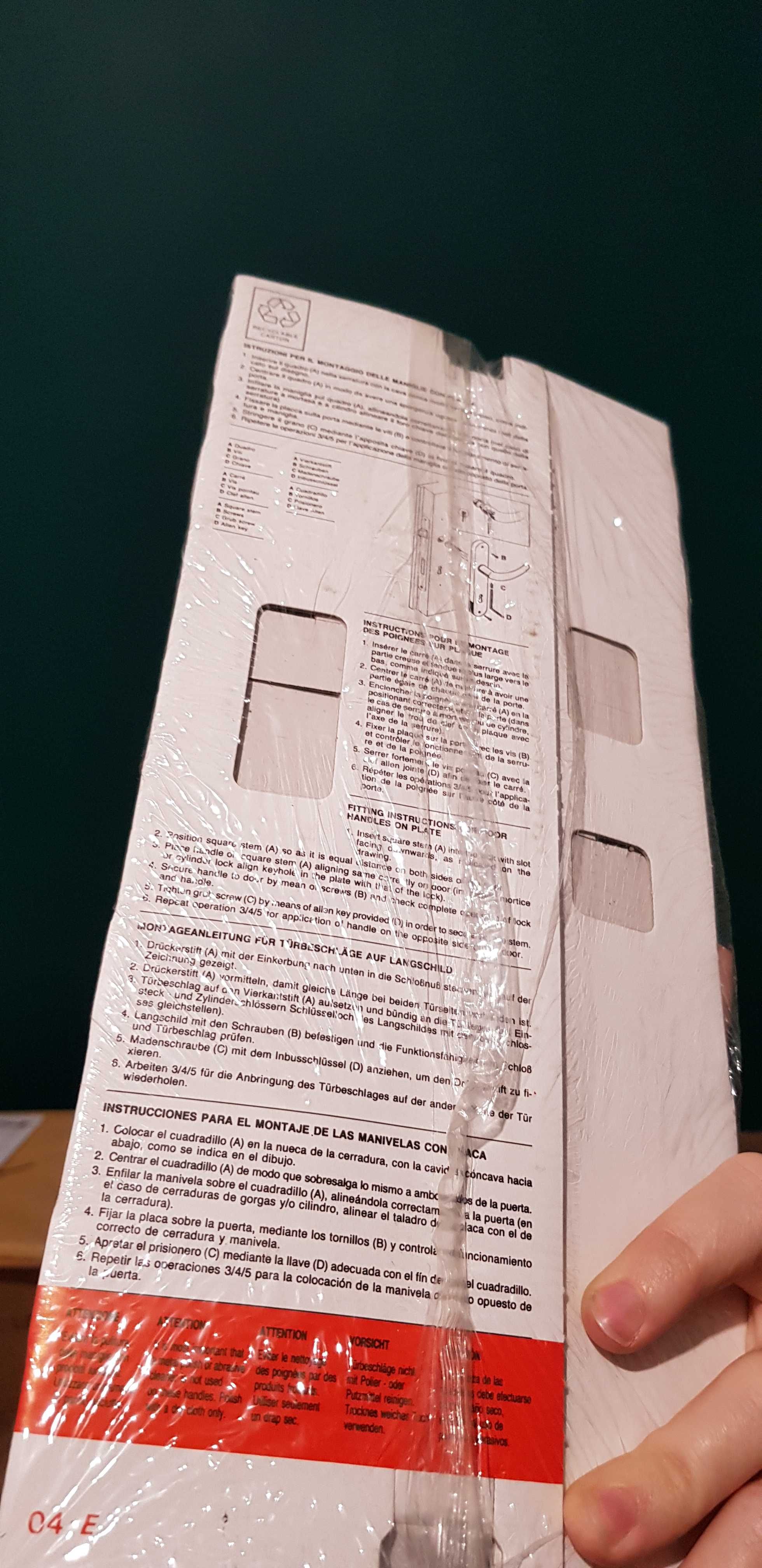 Złote klamki do drzwi wewnętrznych