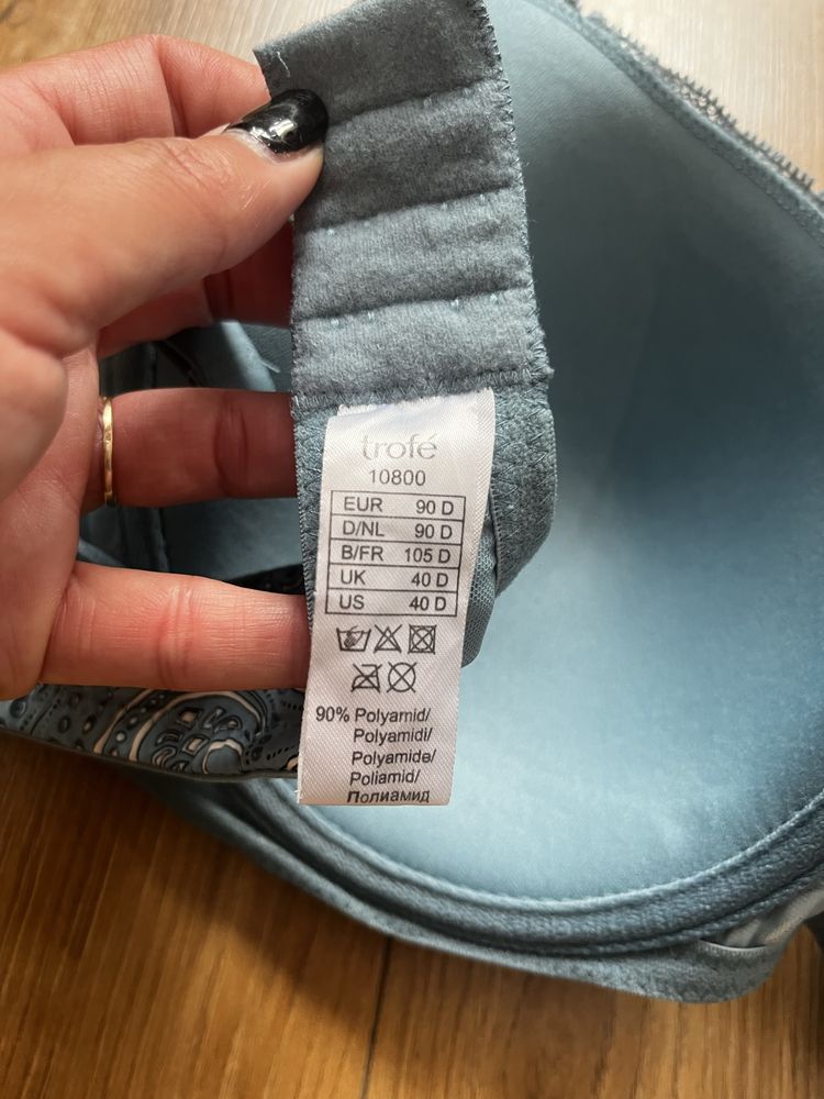 Śliczna góra od stroju kąpielowego Teofé 90D