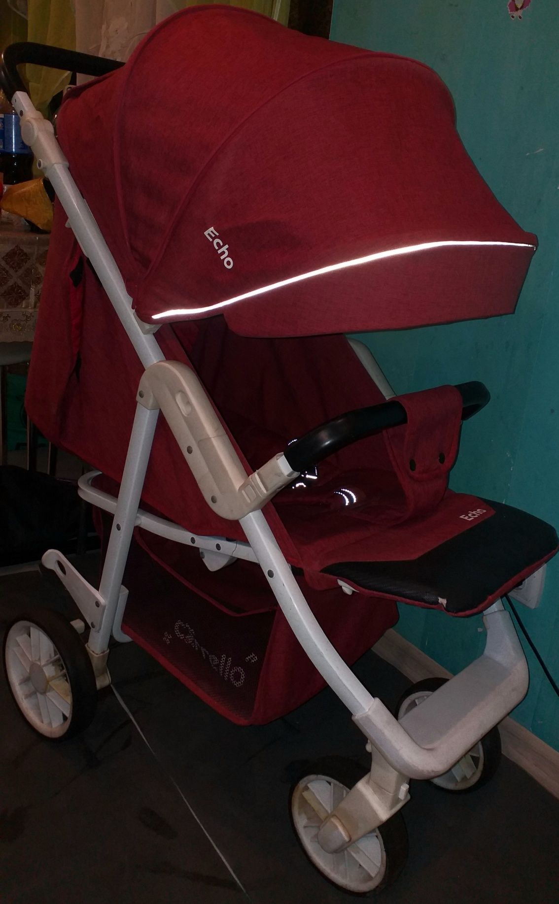 Продам детскую прогулочную коляску Carrello Echo почти новая.