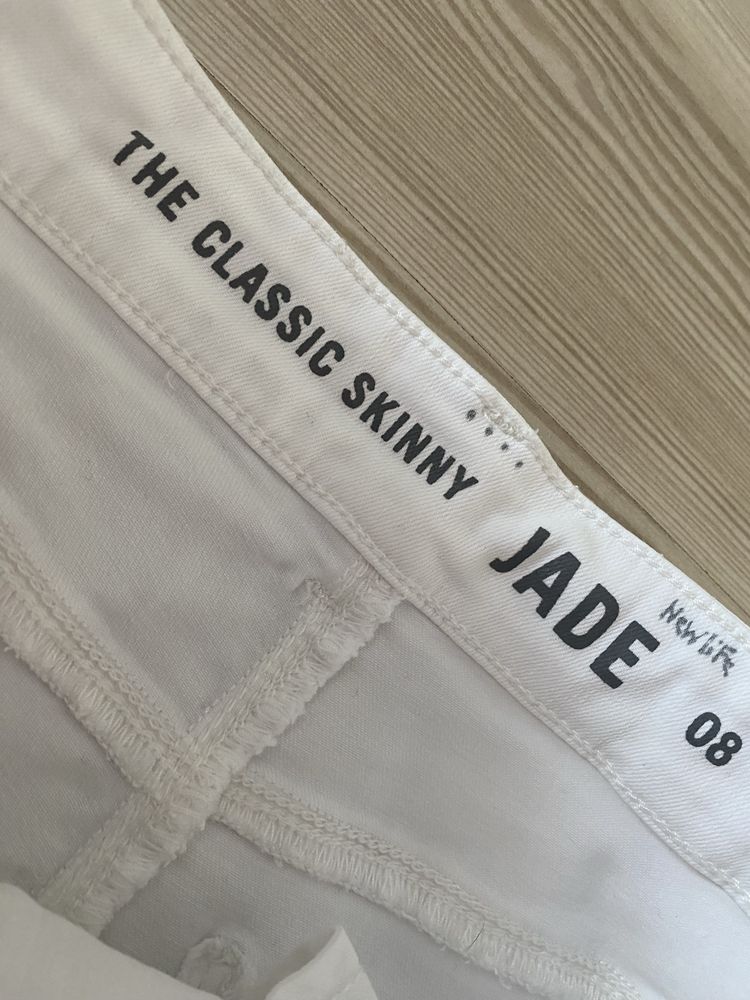 Новые мягкие белые джинсы