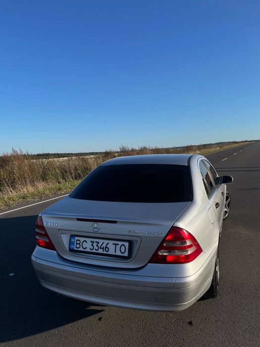 Mercedes c 180.
