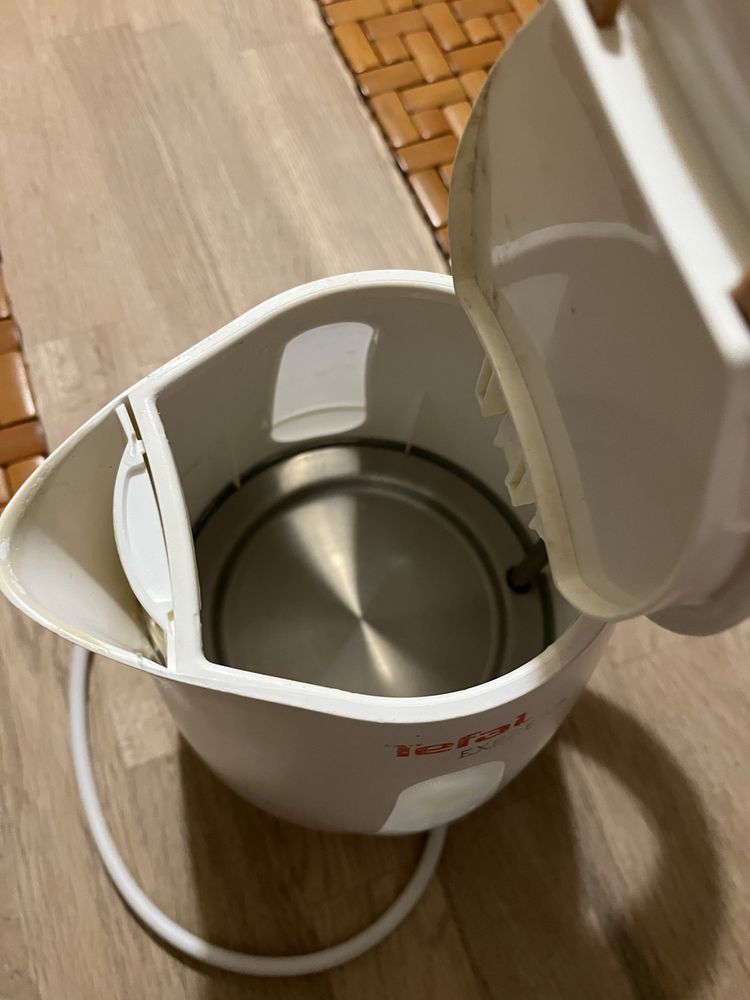 Czajnik bezprzewodowy Tefal - biały