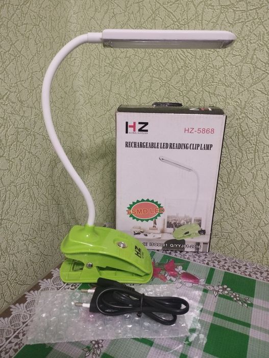 LED Лампа HZ-5868 в рабочем состоянии