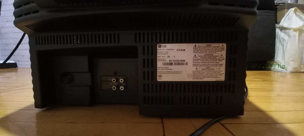 Кинескопний ЄЛТ телевізор LG 21FJ4AB