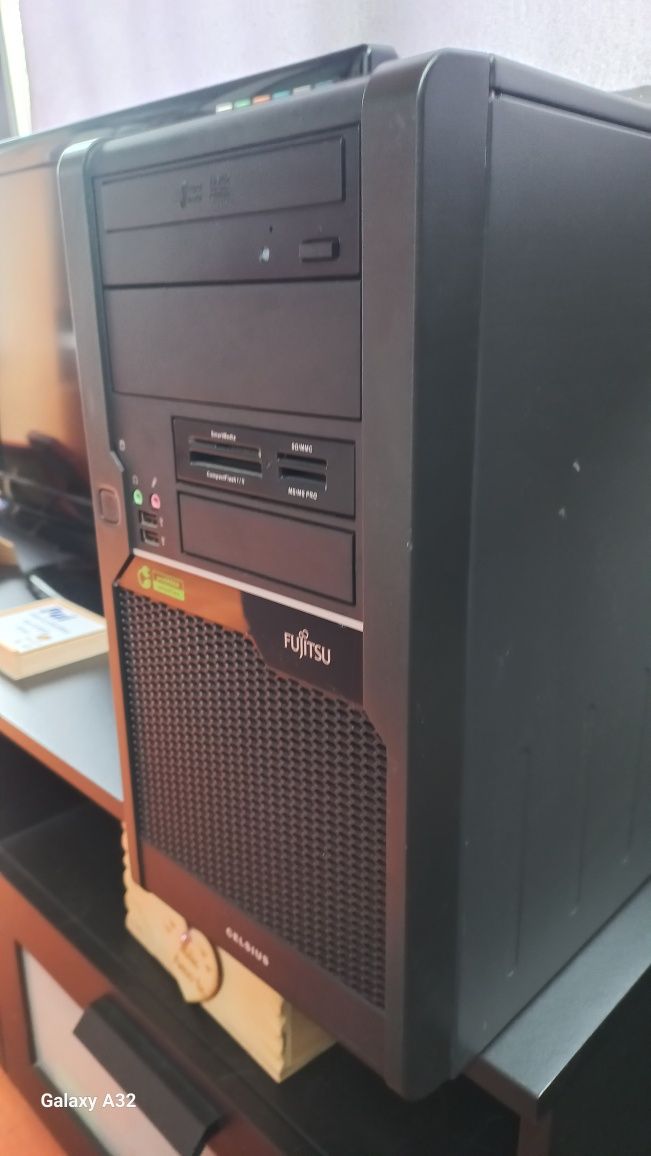 Computador fixo Fujitsu Celsius Core i7