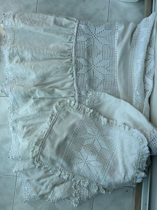 Colcha branca de renda e linho