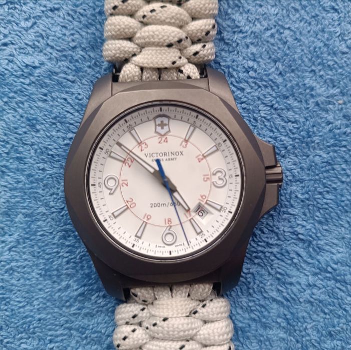 Часы  Victorinox