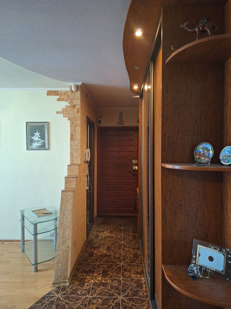 Новый Эксклюзив! 3 кв с капремонтом  м.Студенческая 5 мин. в 522 м/р.