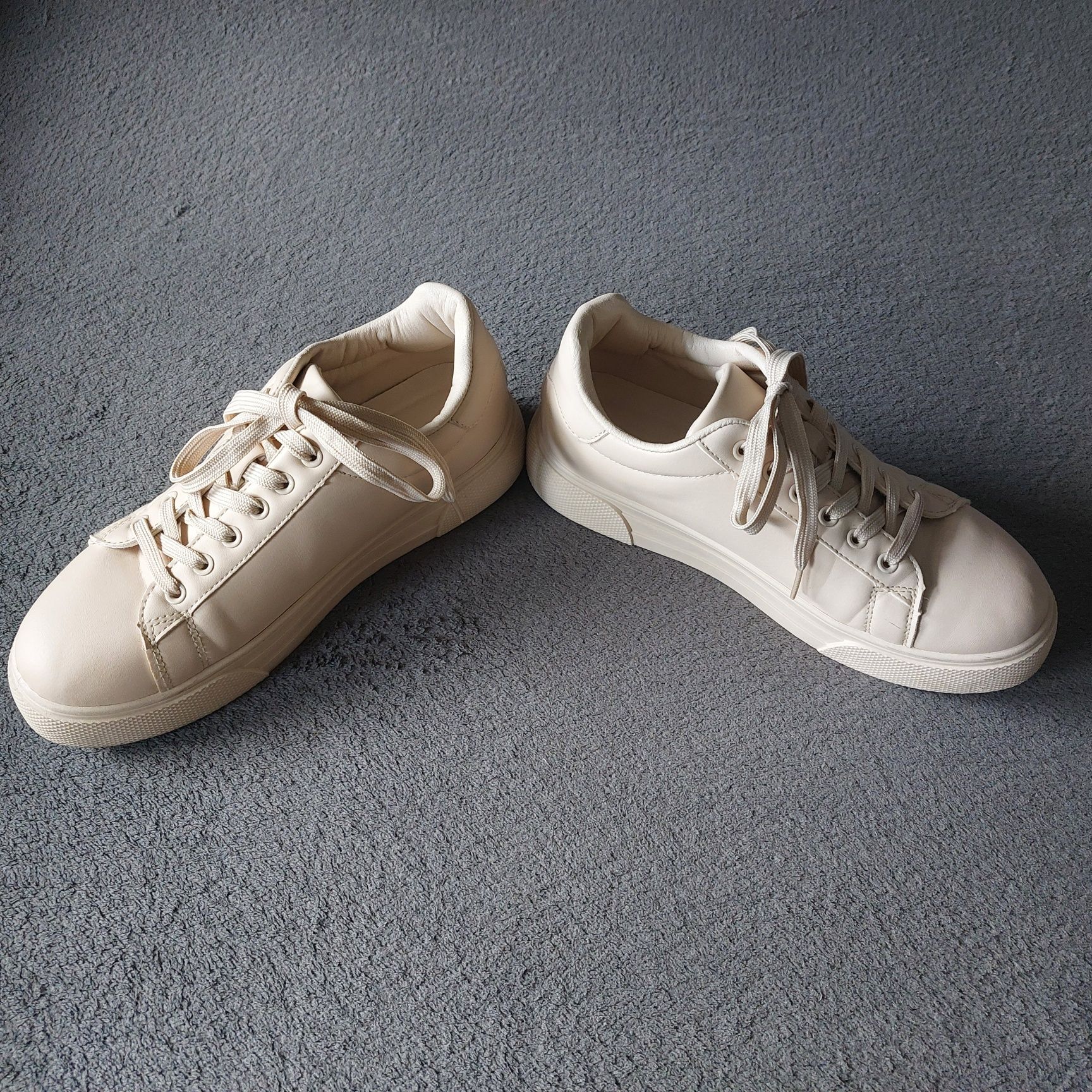 Sneakersy kremowe 39