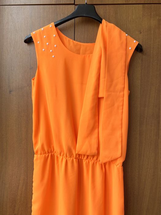 Яскраво-оранжева літня сукня