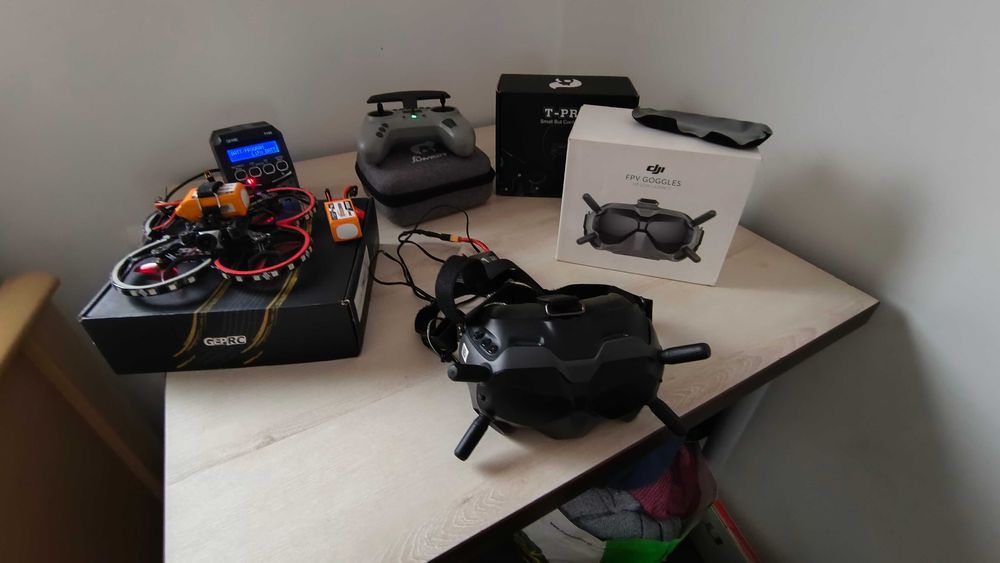 Dron fpv GEPRC Sinelog 30, okulary DJI, pilot, 3 baterie, 2 ładowarkI