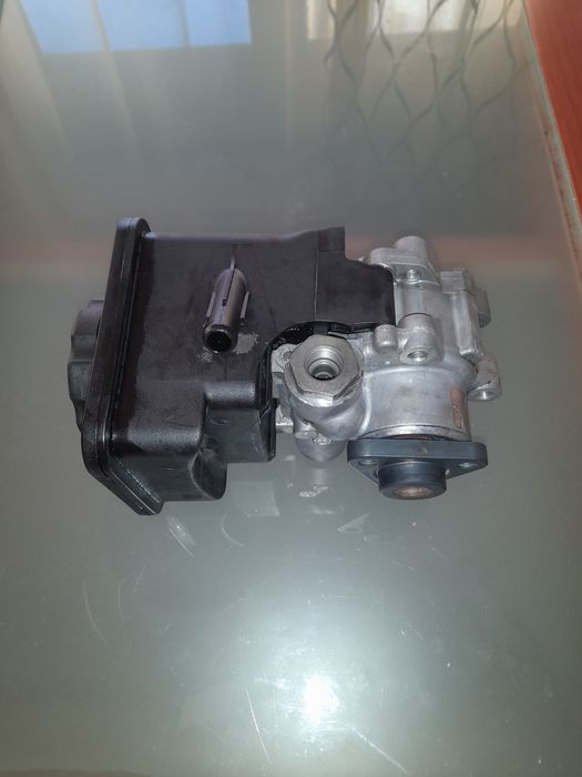 Vendo bomba da direção  assistida de bmw 320 136k  E 46