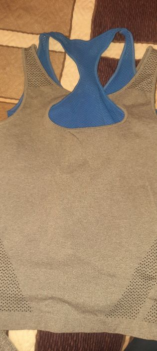 Костюм для спорту