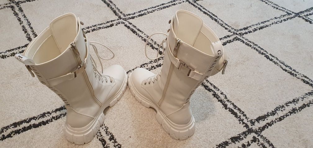 Botas militares brancas
