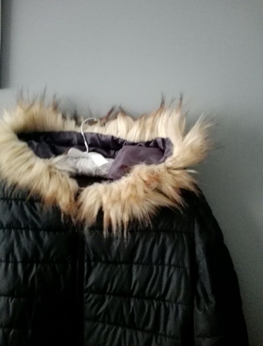 Czarna kurtka z futerkiem rozm.S