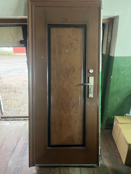 Двері вхідні б/у