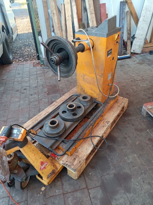 Wyważarka do kół ciężarowych