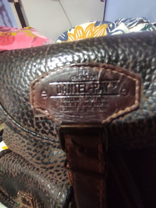 Pequena mochila de pele