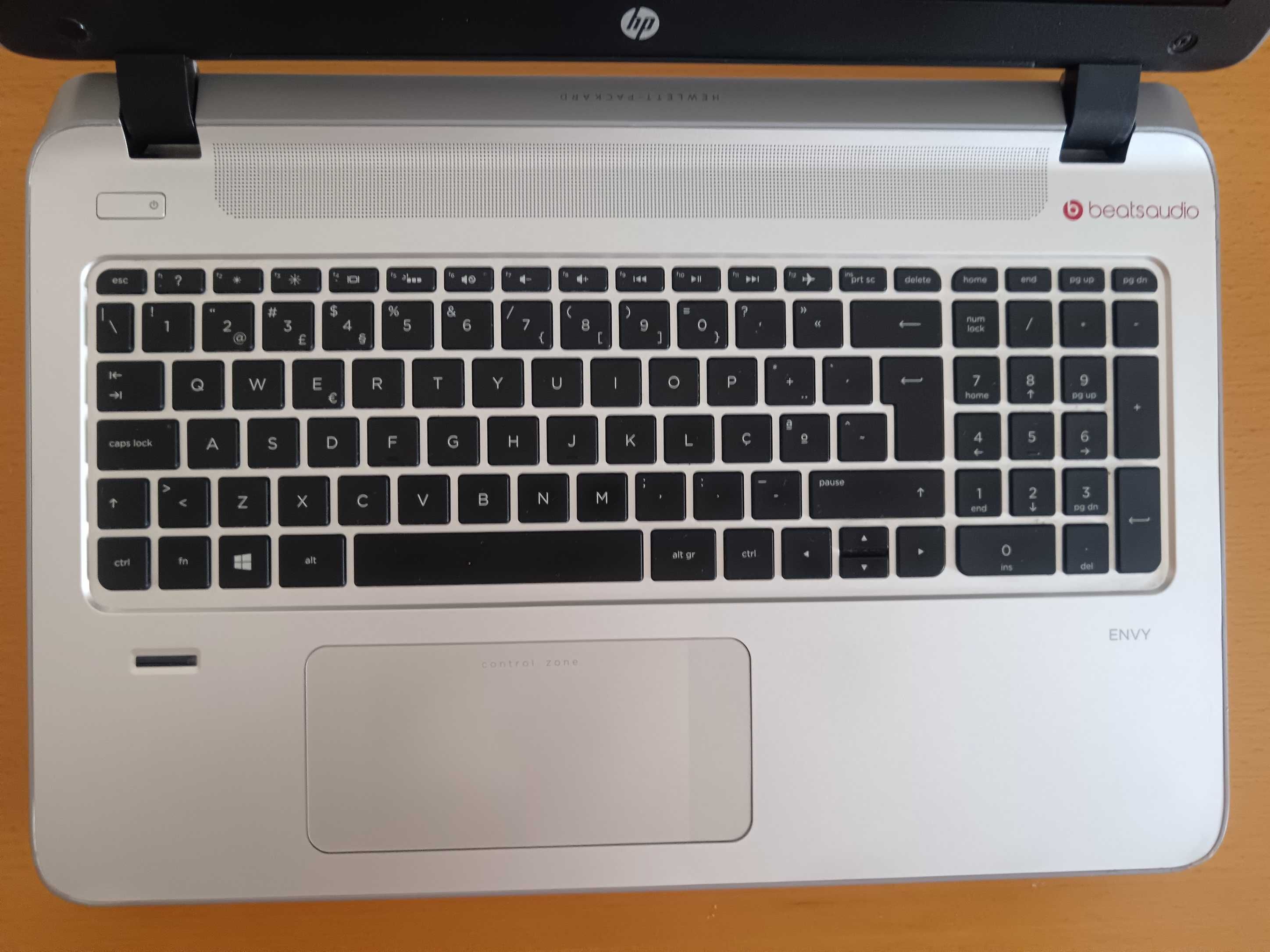HP Envy 15-p228nf em muito bom estado estético e funcional.