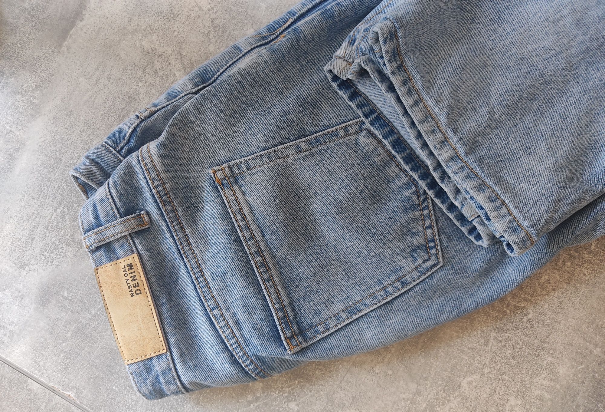 Jeansy z wysokim stanem rozmiar 40 /L
