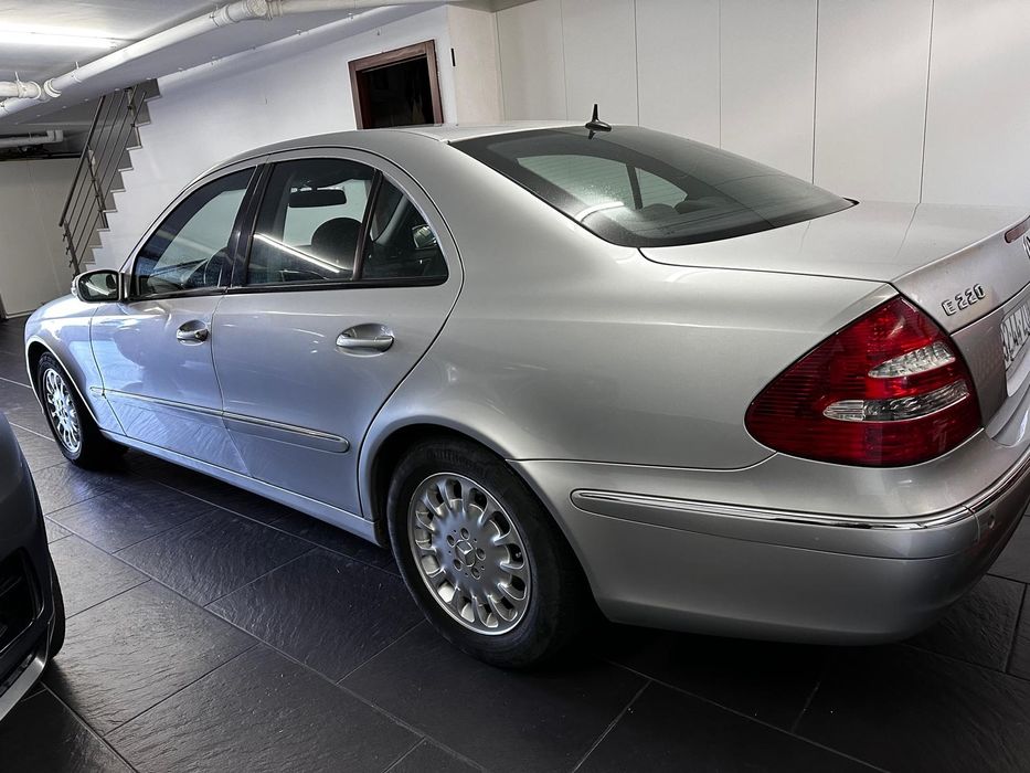 Mercedes-Benz E220