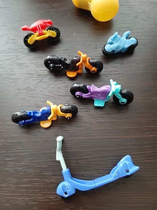 Машанки киндер іграшки