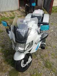 Policyjny motocykl na akumulator