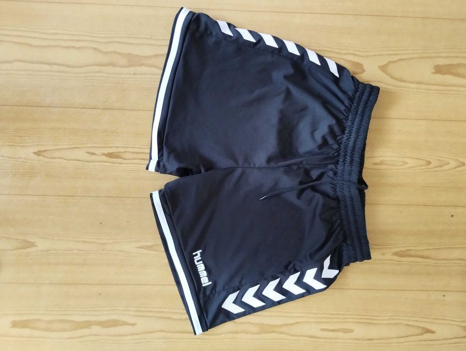 Krótkie czarne spodenki Hummel rozmiar l odbiór osobisty