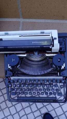 Máquina de escrever gabriele 25