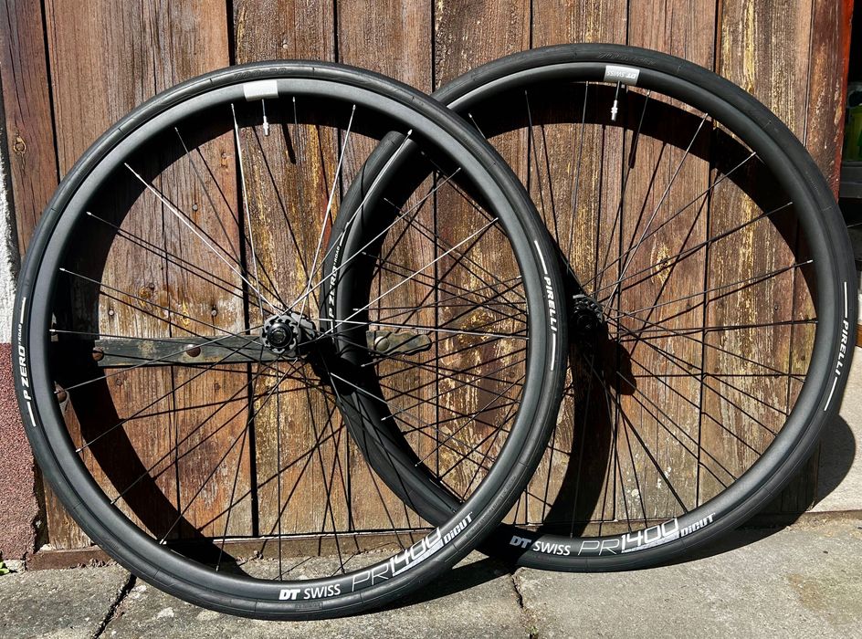 Komplet lekkich kół szosowych koła DT SWISS PR 1400 HG SHIMANO DT240
