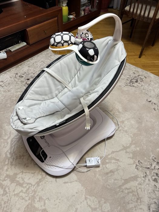 Заколисувальний центр 4 moms