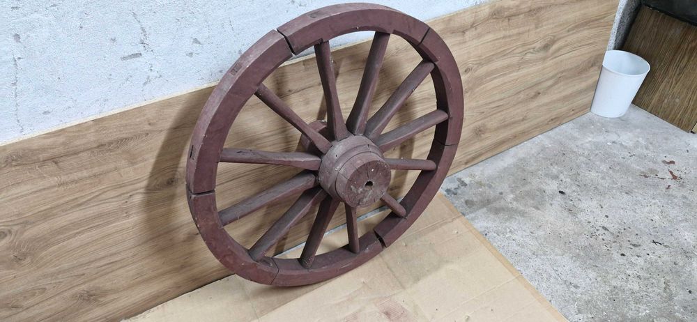 Drewniane koło od wozu