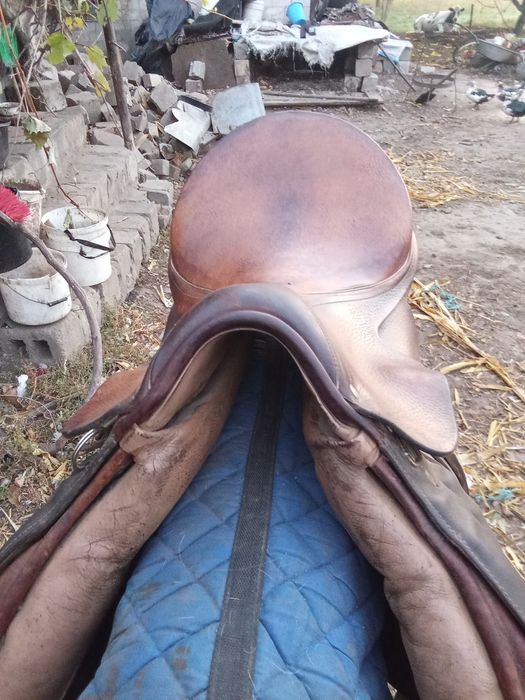 Продам седло на лошадь