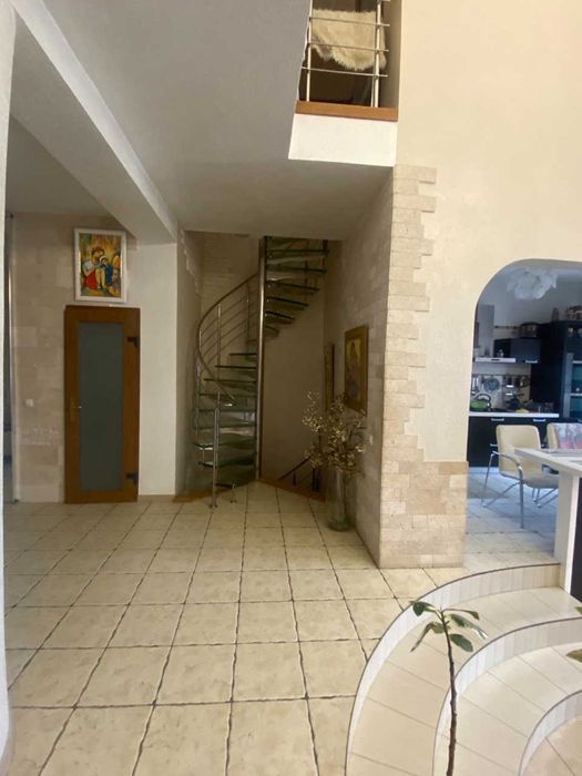 Просторий будинок 434 м² з басейном в Аркадійський провулок